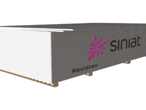 Slika palete Resistex protuprovalnih ploča. Dvije na vrhu nisu sasvim poravnane sa ostalima. Sa strane se vidi natpis Siniat.